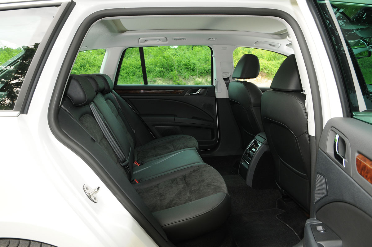 Skoda Superb Estate 1.6 TDI GreenLine interior