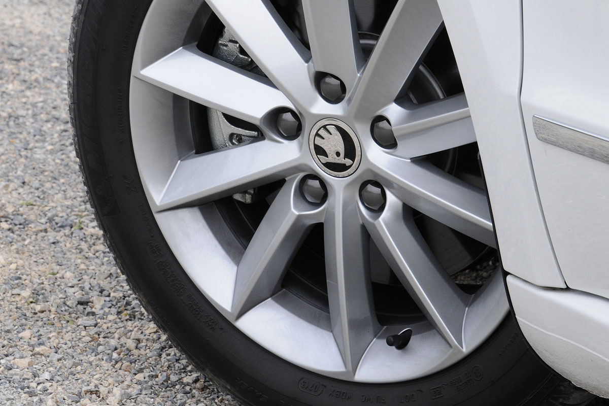 Skoda Superb Estate 1.6 TDI GreenLine wheel