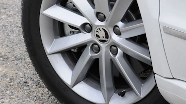 Skoda Superb Estate 1.6 TDI GreenLine wheel