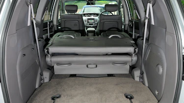 SsangYong Turismo boot