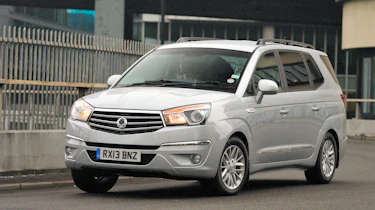 SsangYong Turismo front action