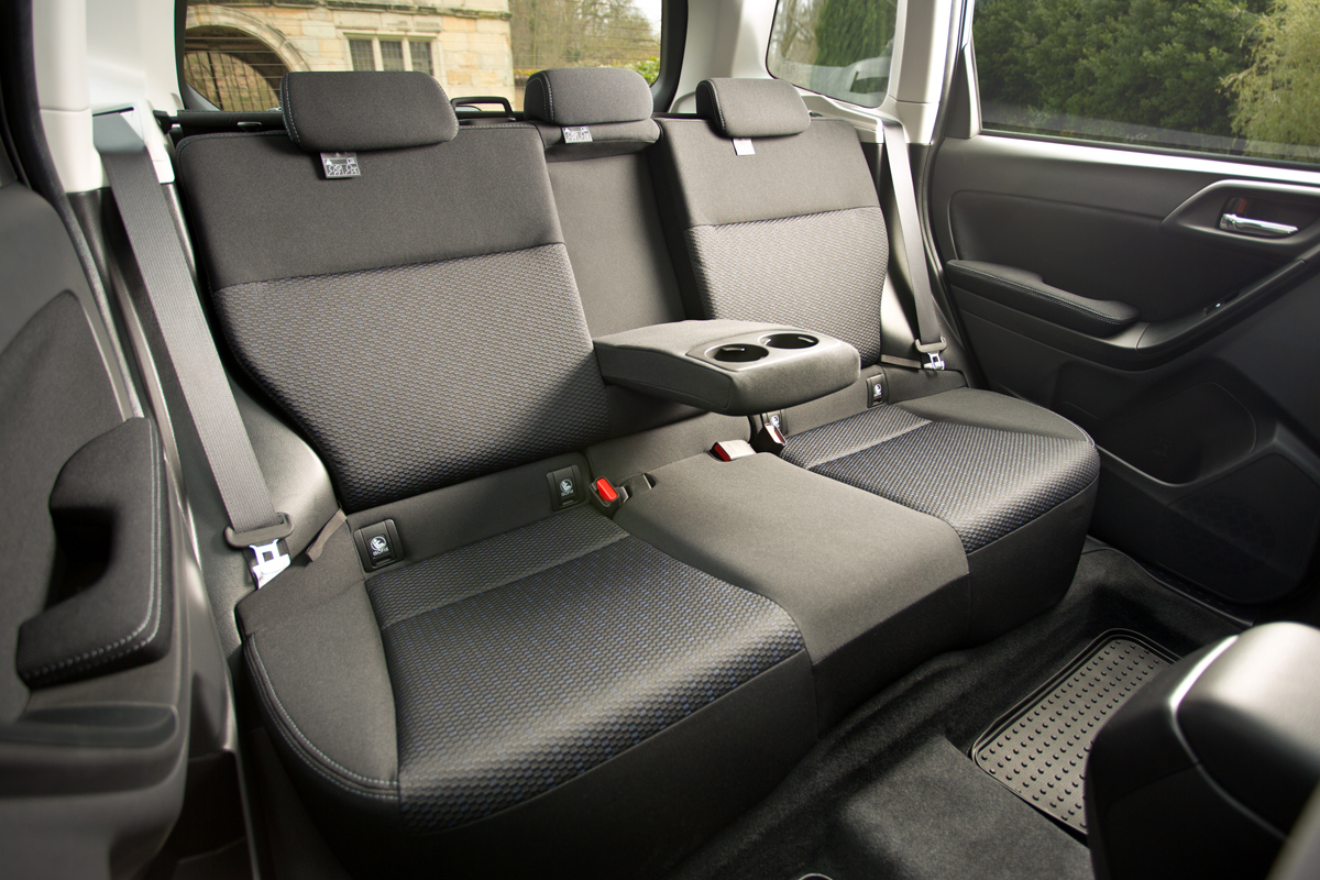 Subaru Forester 2.0D XC rear seats