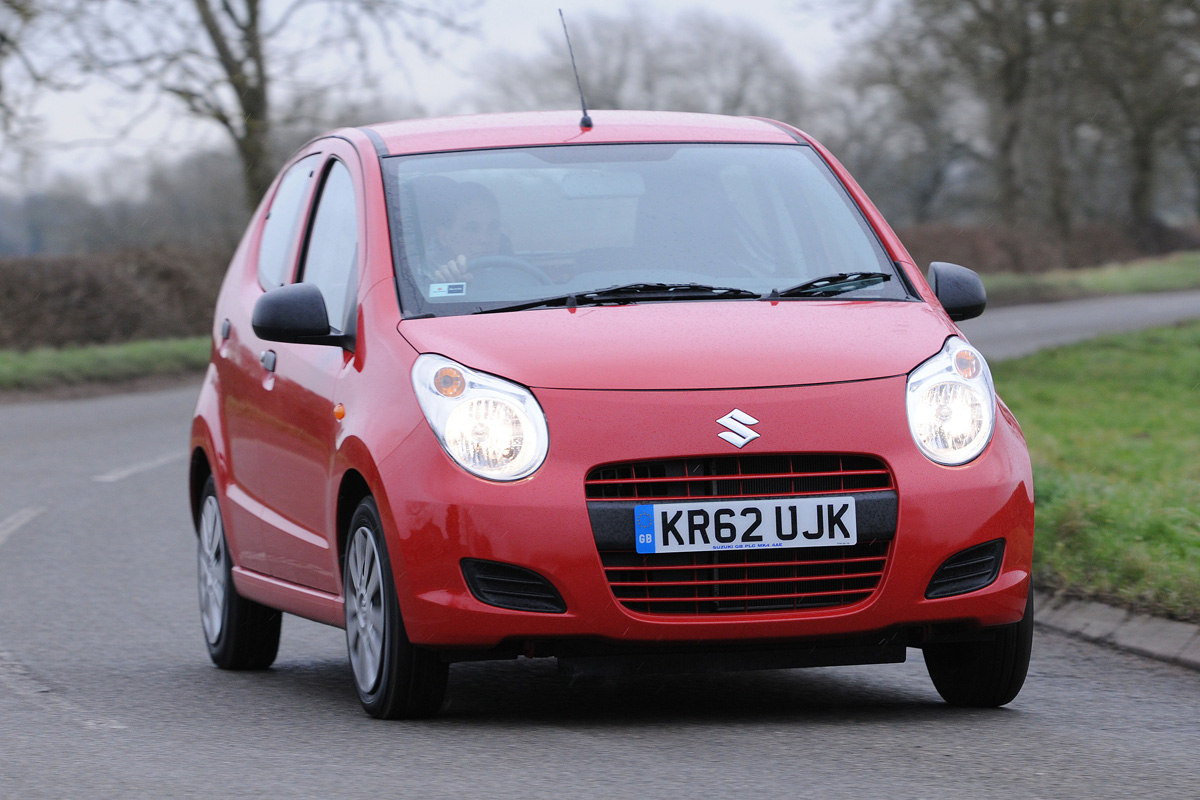 Suzuki Alto 1.0 VVT SZ front cornering