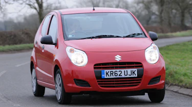 Suzuki Alto 1.0 VVT SZ front cornering