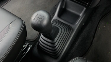 Suzuki Jimny SZ4 gear lever
