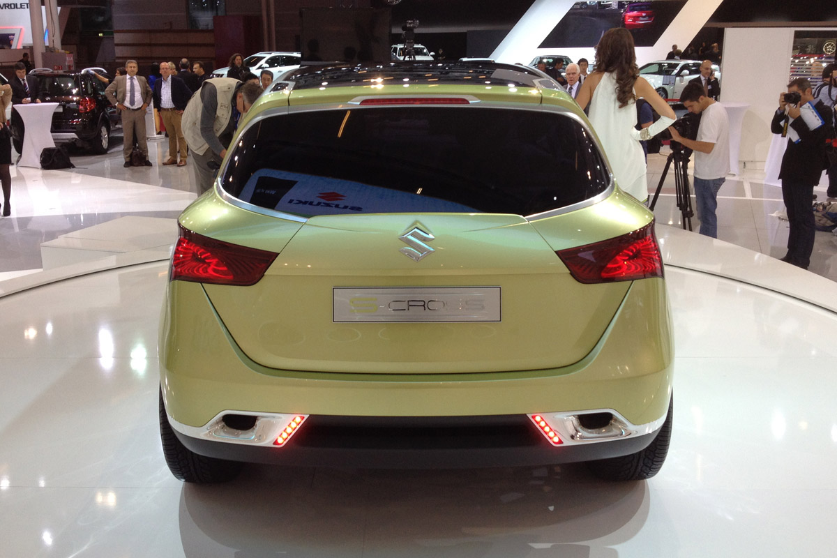 Suzuki S-Cross rear