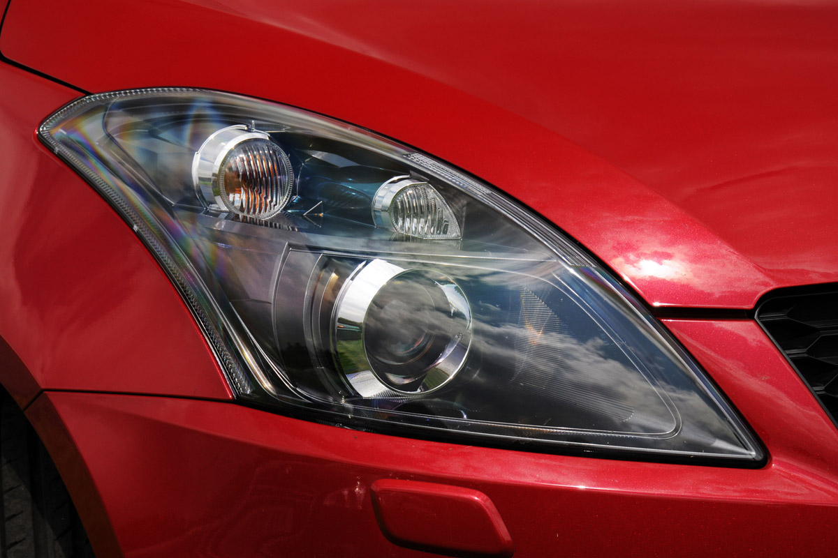 Suzuki Swift Sport headlight detail