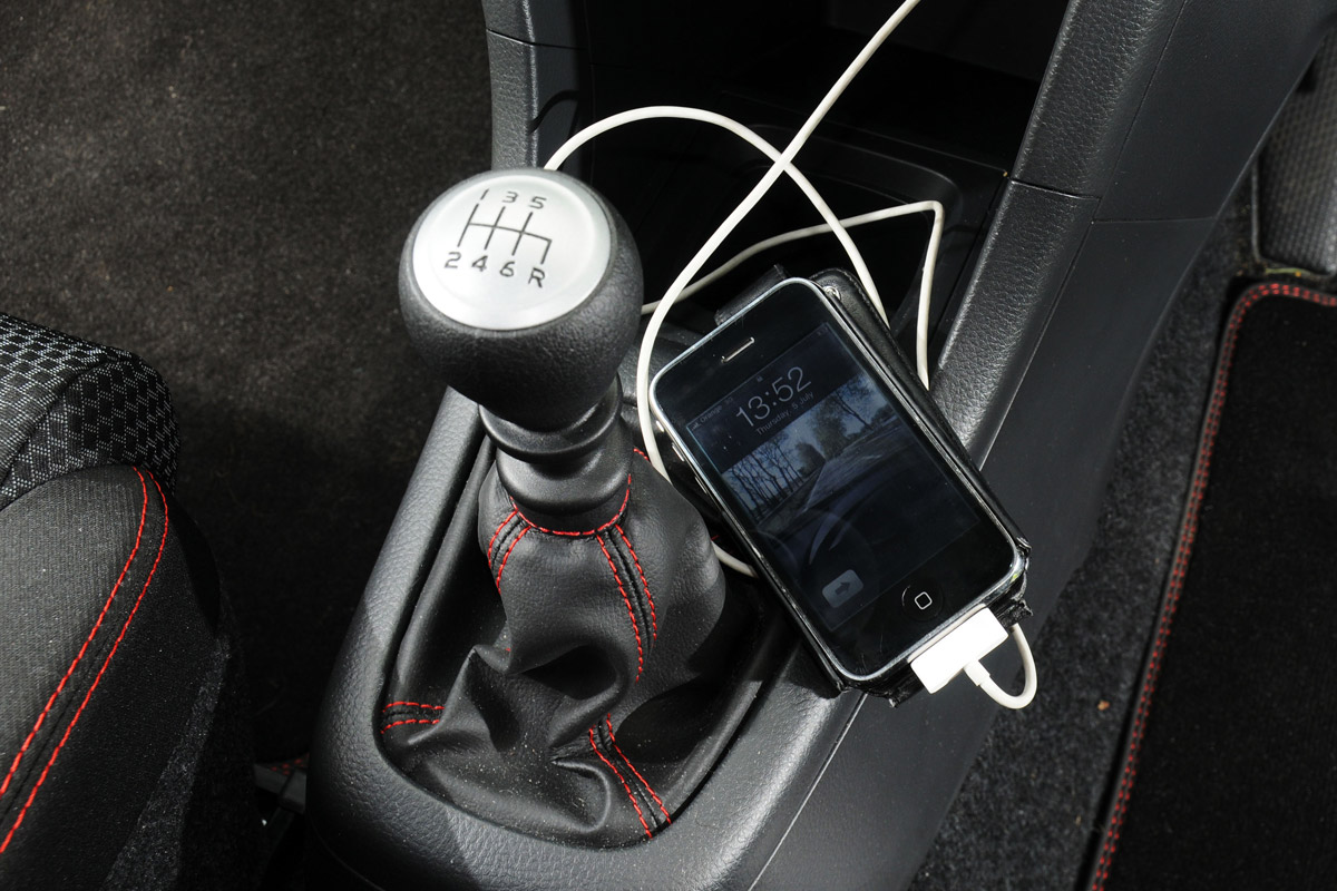 Suzuki Swift Sport connectivity detail