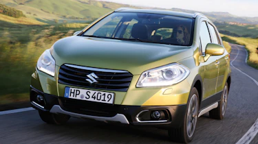 Suzuki SX4 S-Cross front tracking