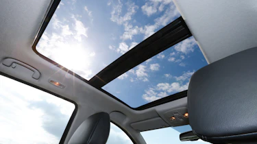 Suzuki SX4 S-Cross panoramic roof