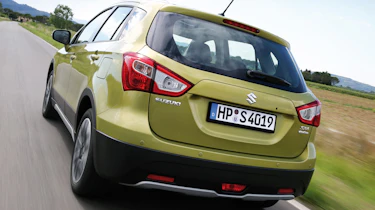Suzuki SX4 S-Cross rear tracking