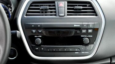 Suzuki SX4 S-Cross centre console