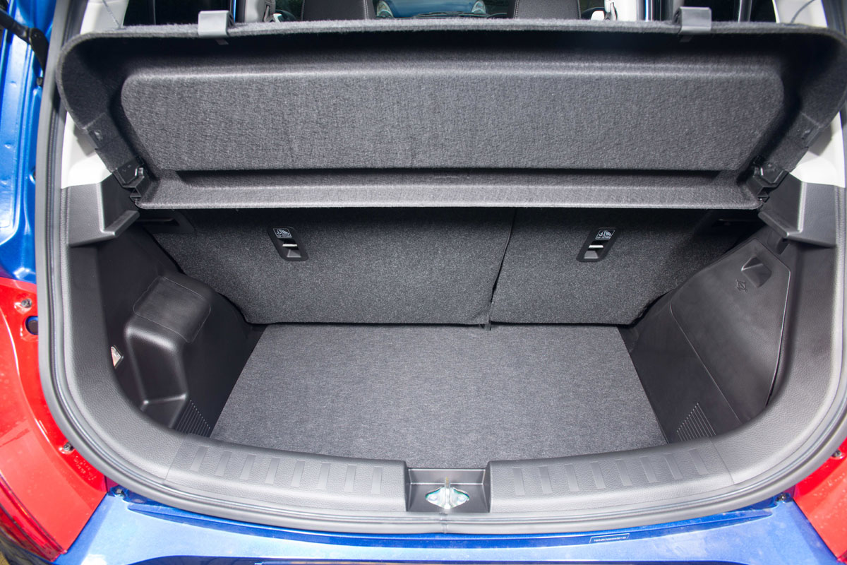 Suzuki-Swift-SL-Z-boot-space