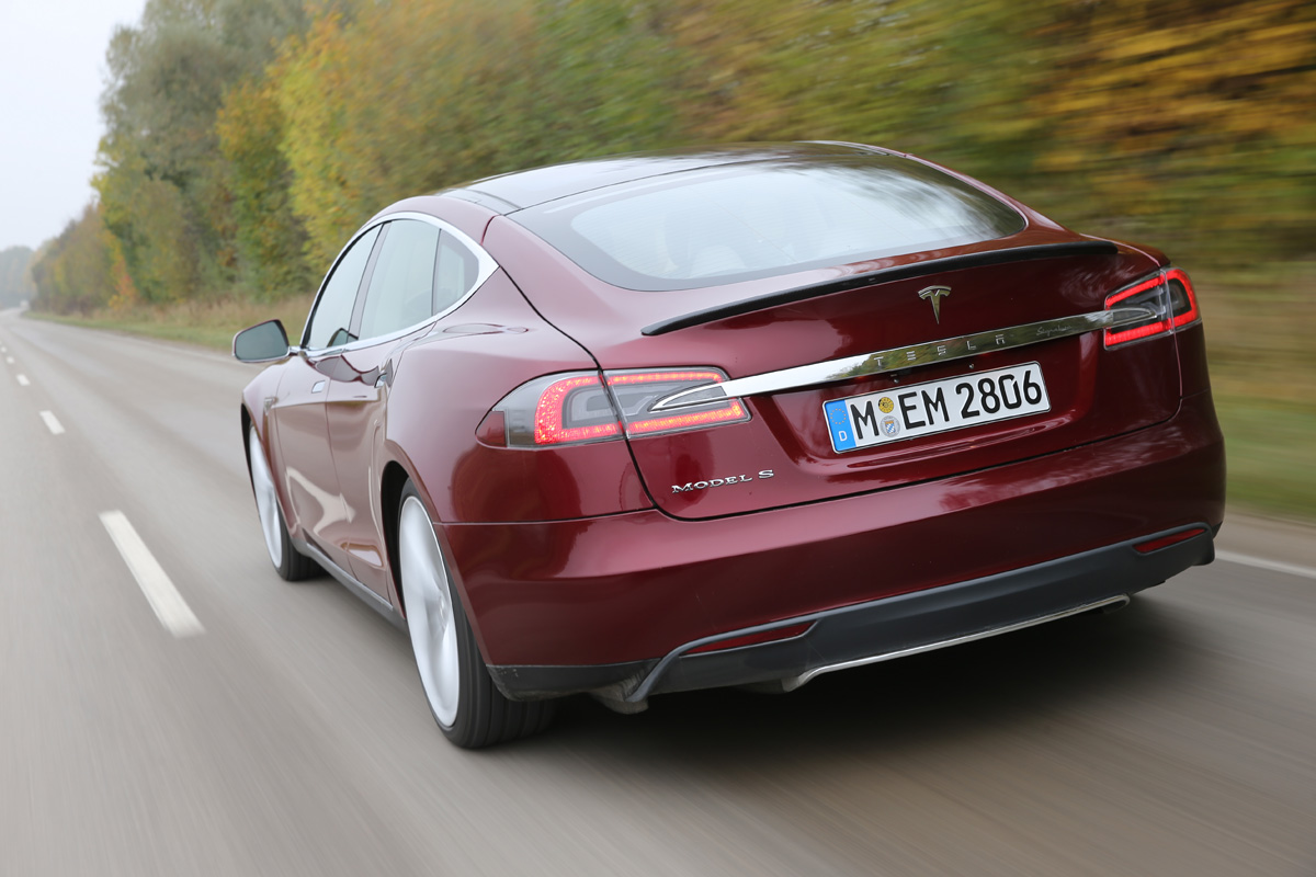 Tesla Model S rear tracking