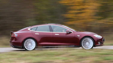 Tesla Model S panning