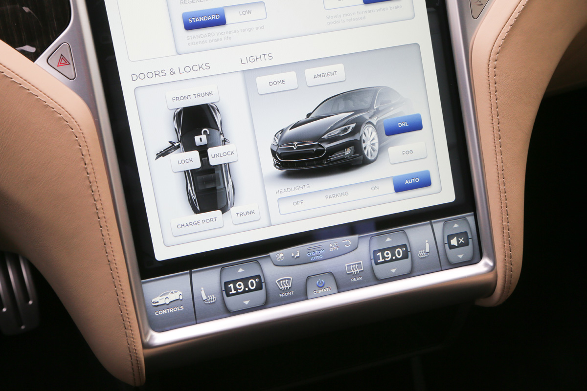 Tesla Model S display