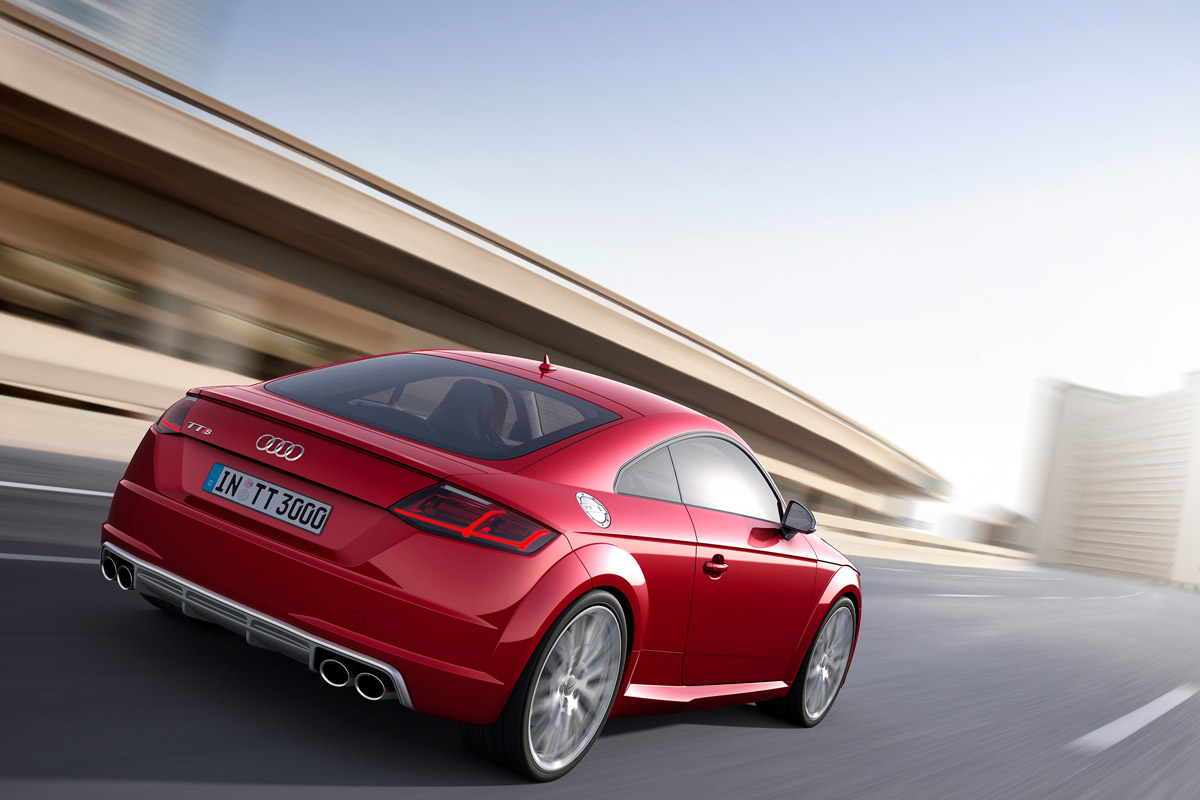 Audi TTS 2014 cornering