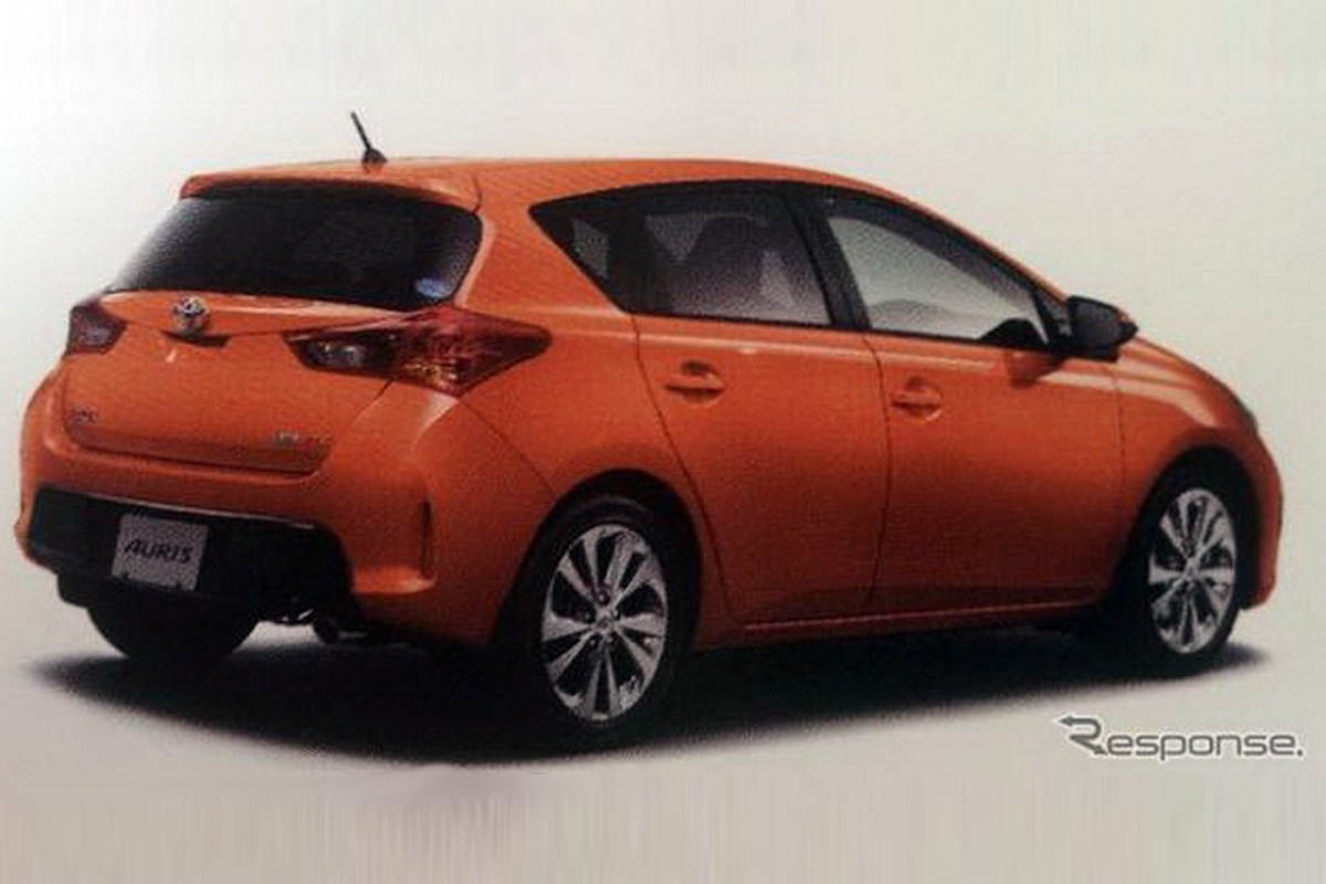 Toyota Auris spy rear three-quarter