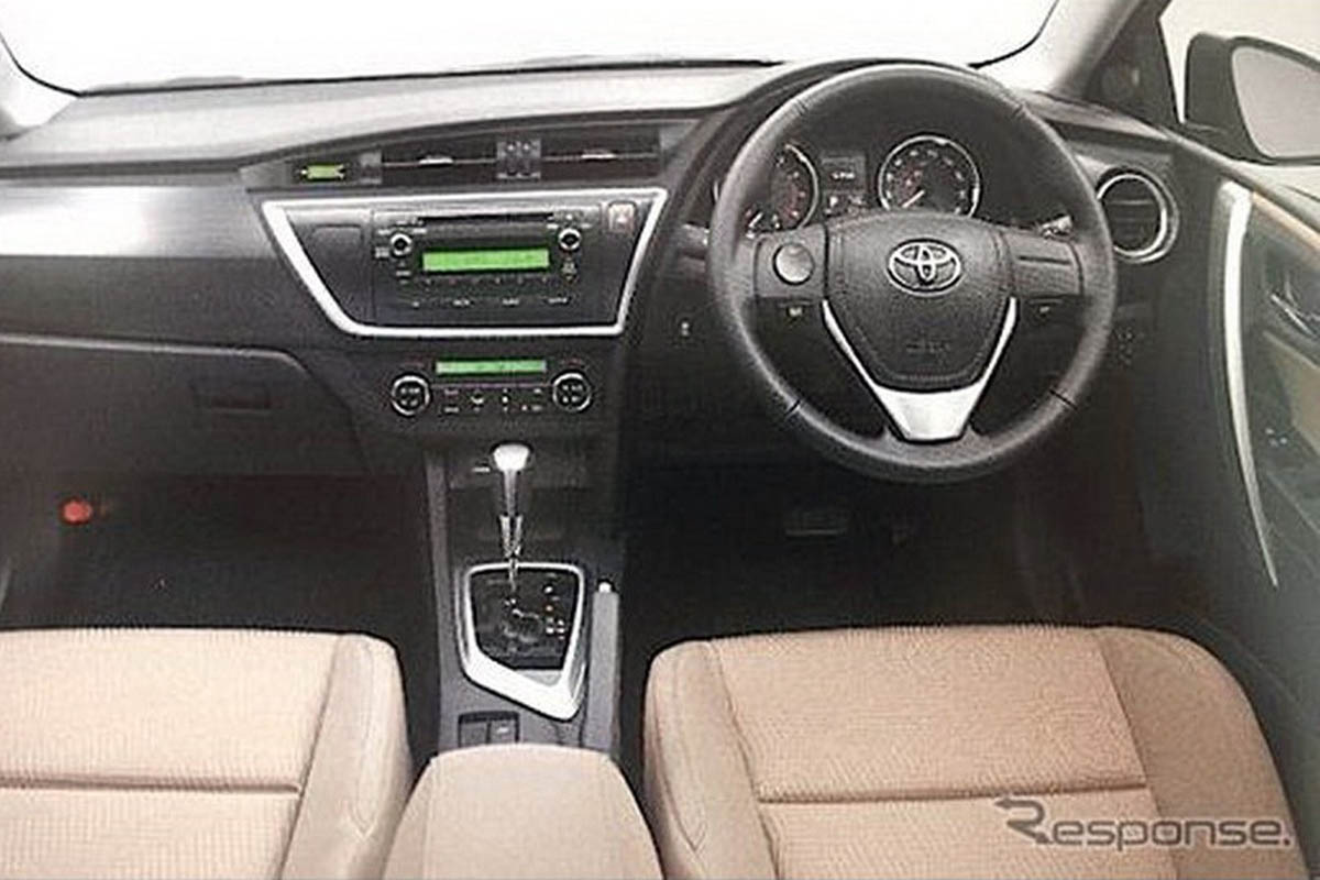 Toyota Auris spy interior