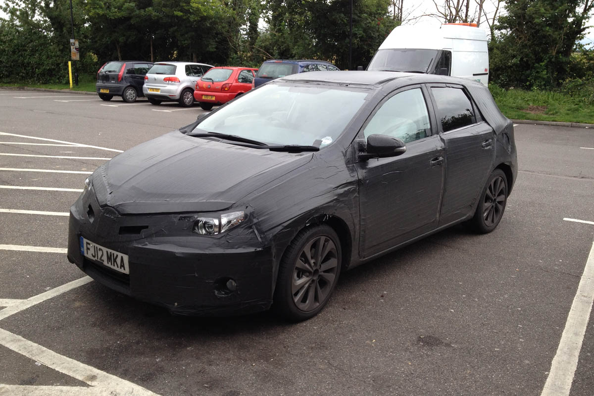 Toyota Auris spy shot front