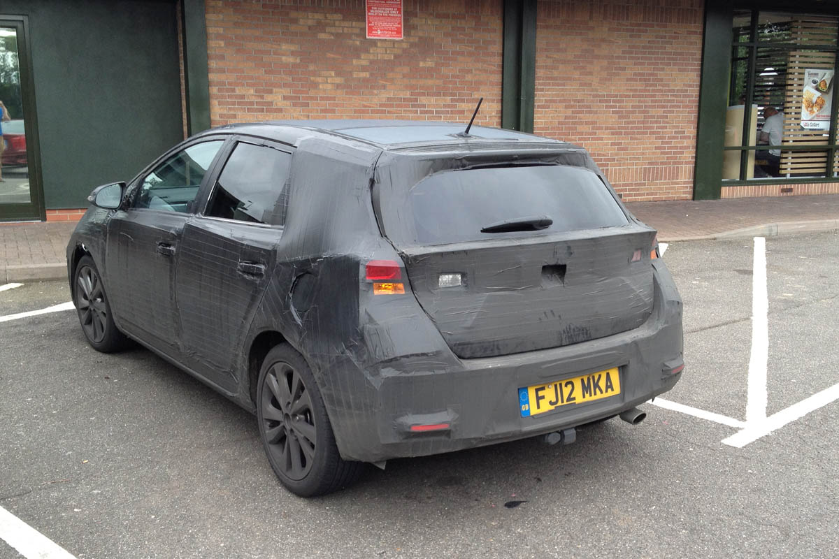Toyota Auris spy shot rear