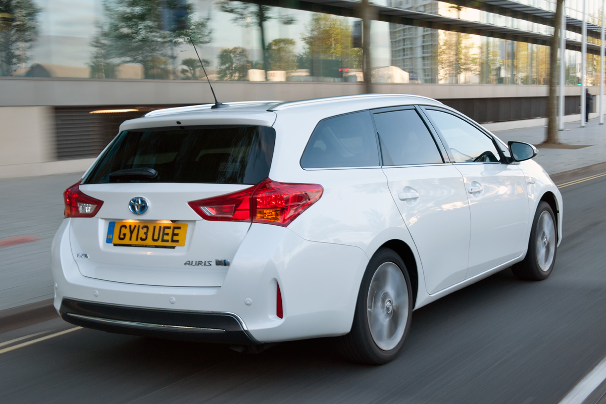 Toyota Auris Touring Sports rear tracking