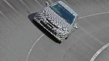 Toyota FCV Concept front banked