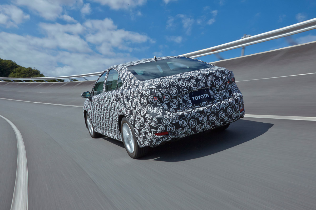 Toyota FCV Concept rear tracking