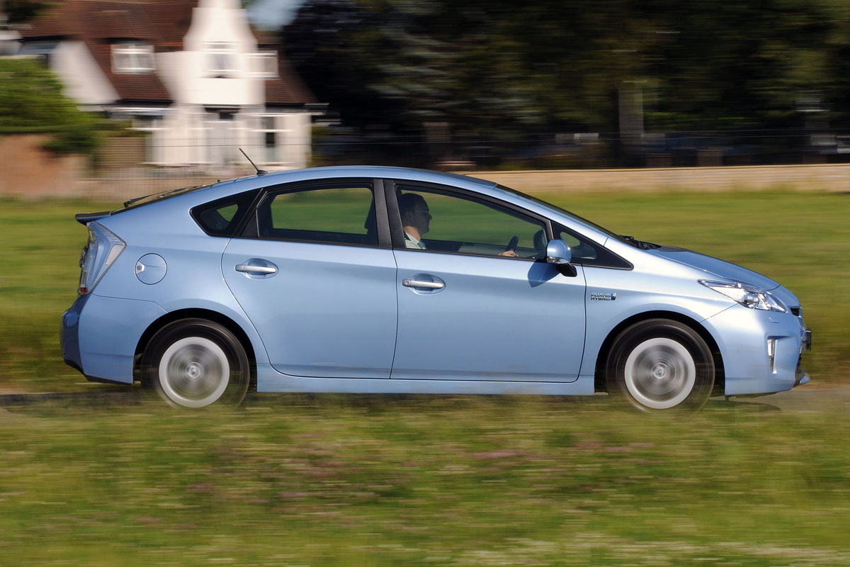 Toyota Prius Plug-in profile