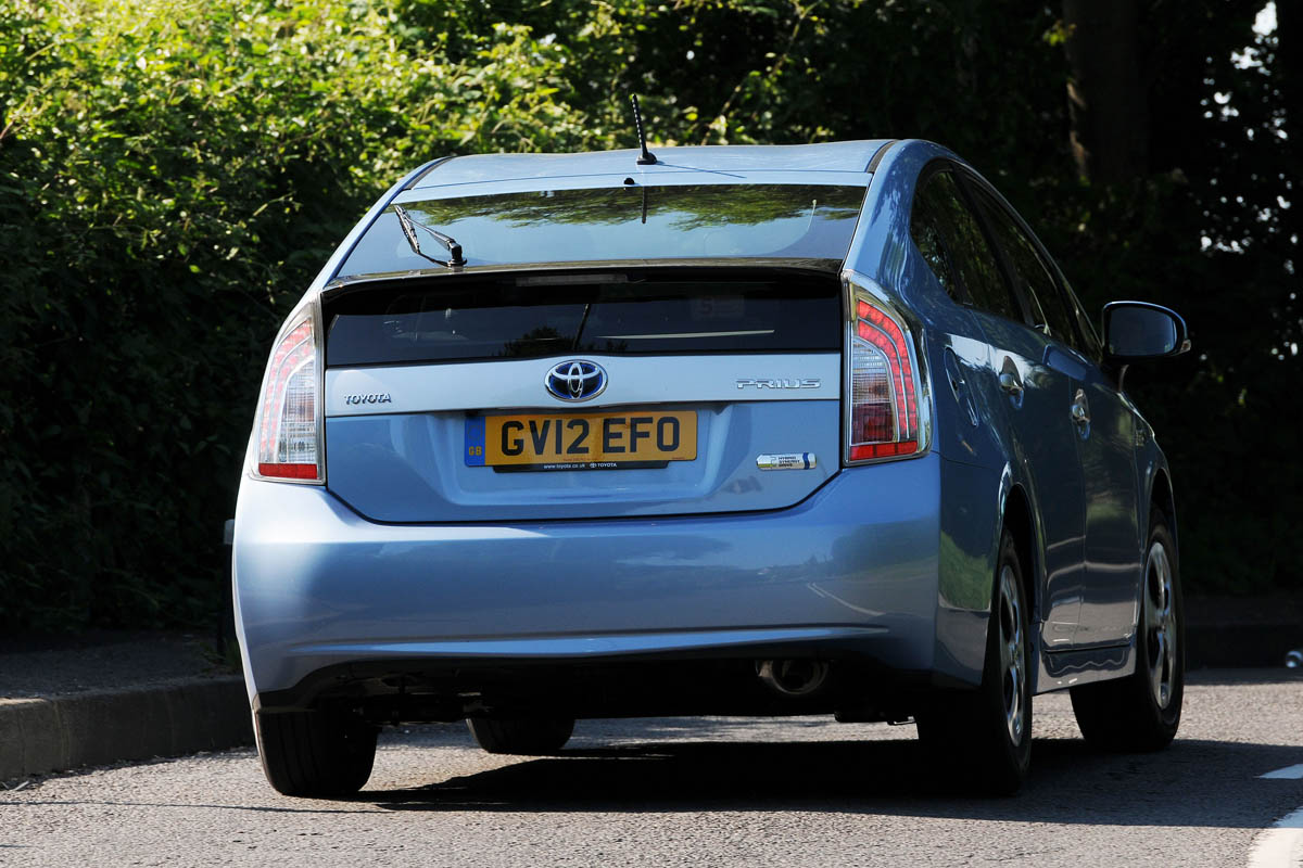Toyota Prius Plug-in rear action 