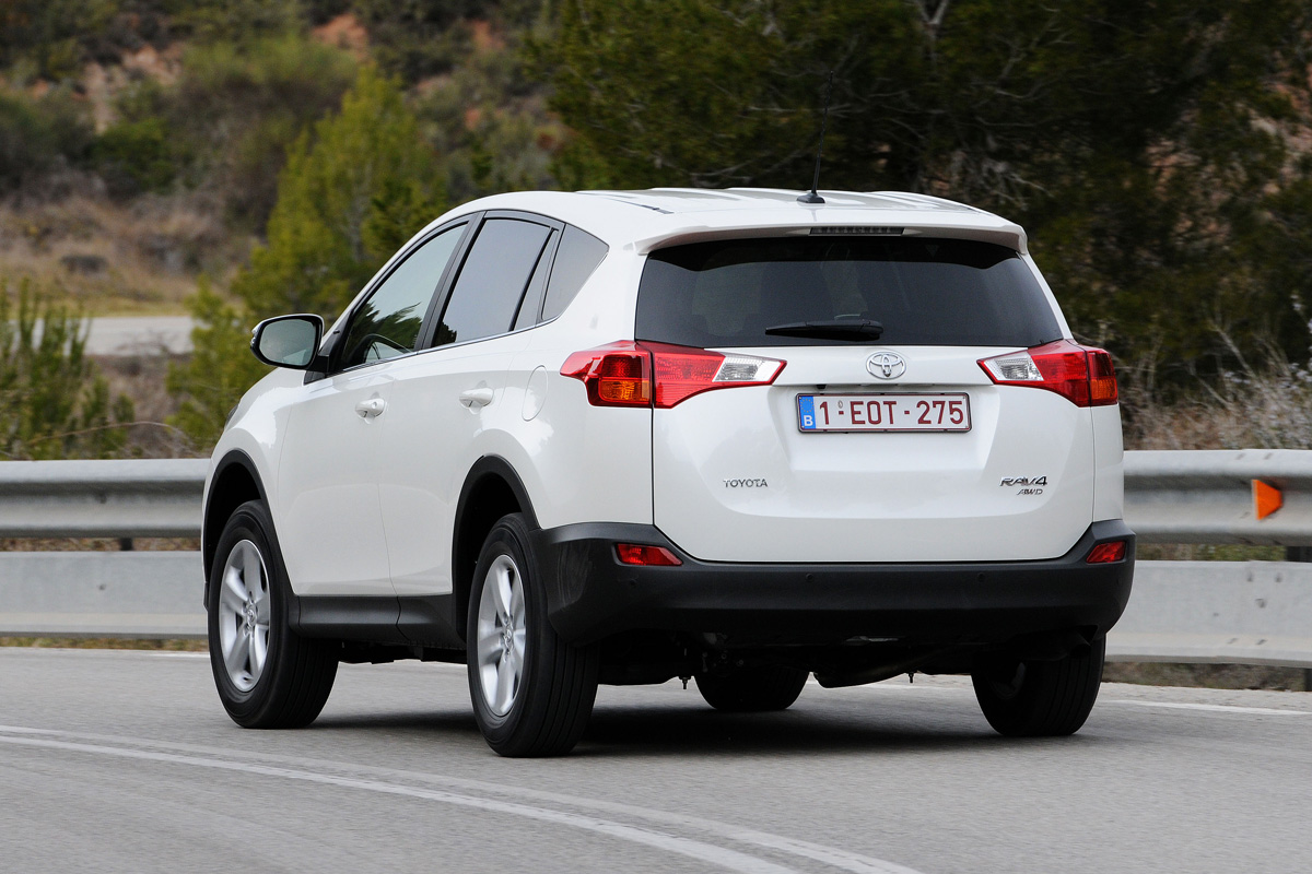 Toyota RAV4 rear cornering