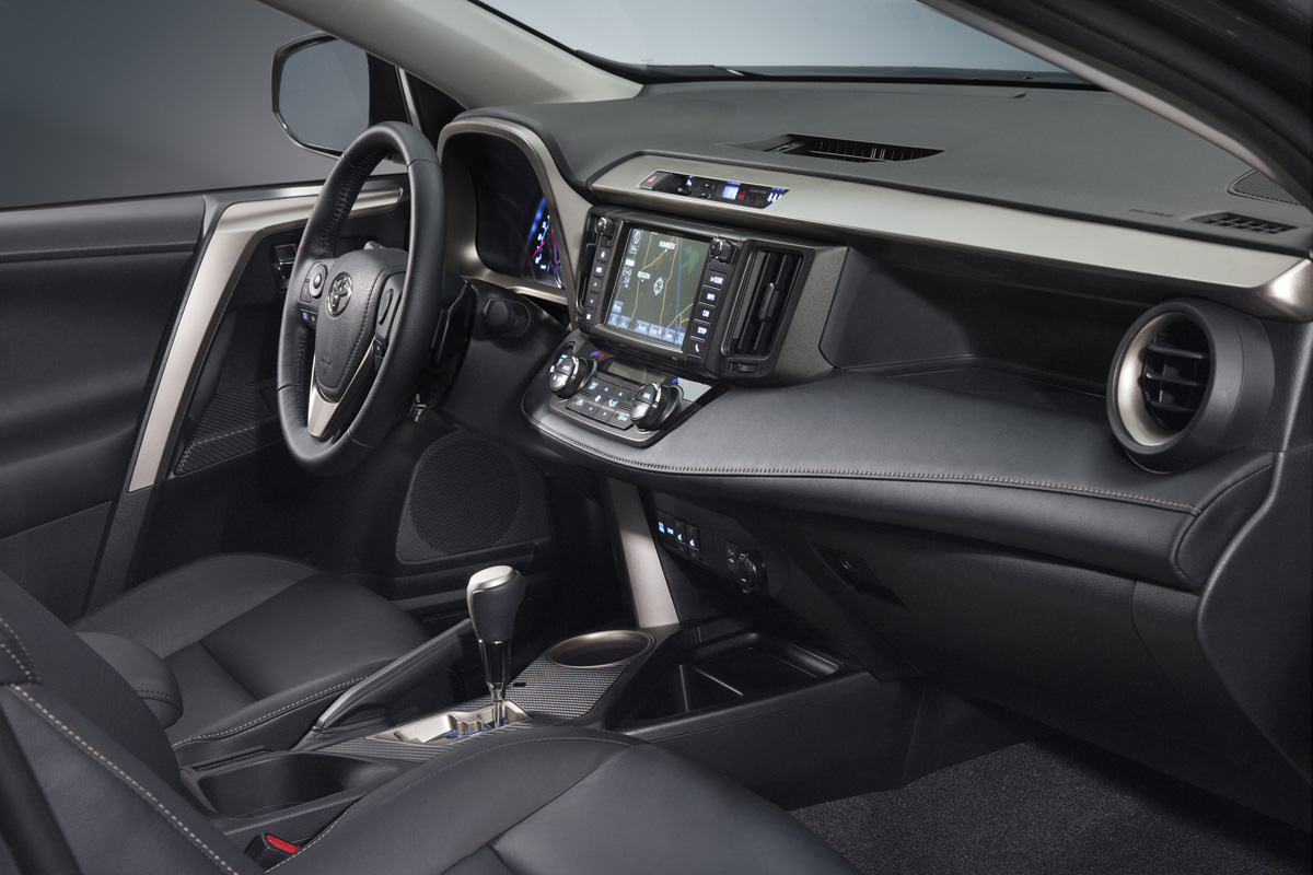Toyota RAV4 2.2 D-4D interior