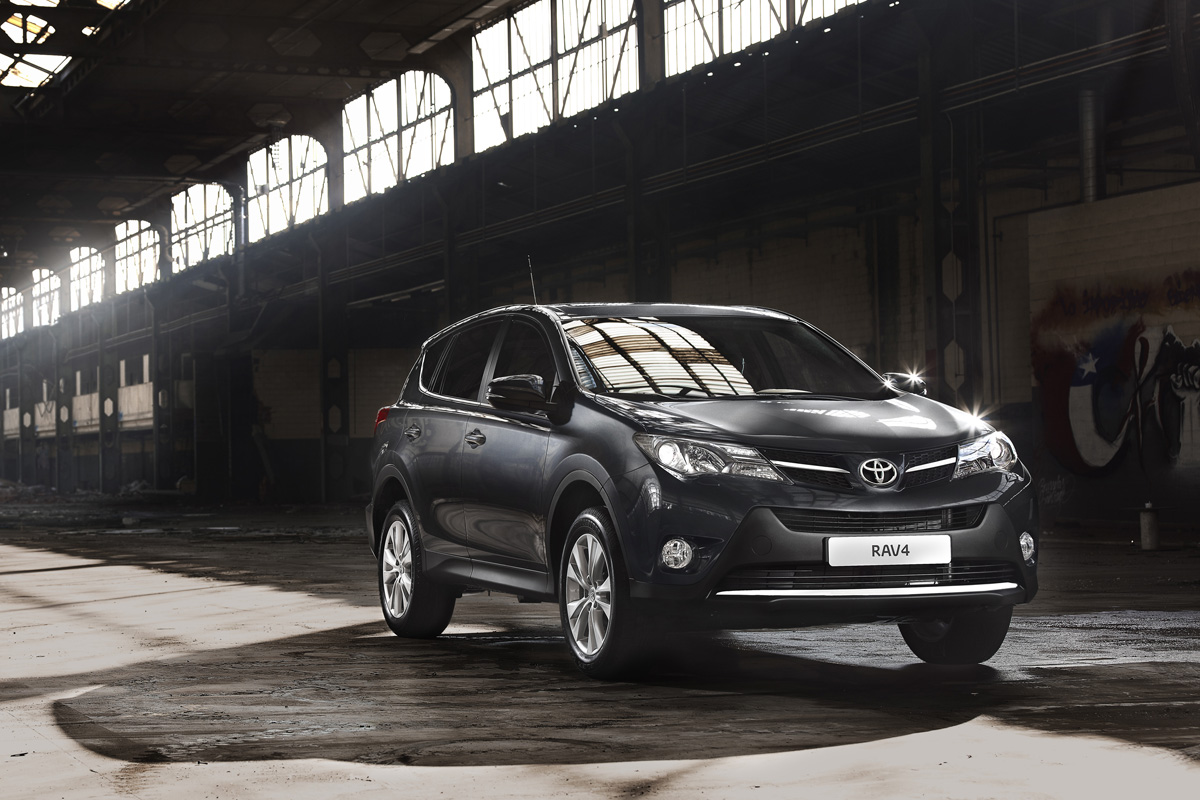 Toyota RAV4 2.2 D-4D rear seats
