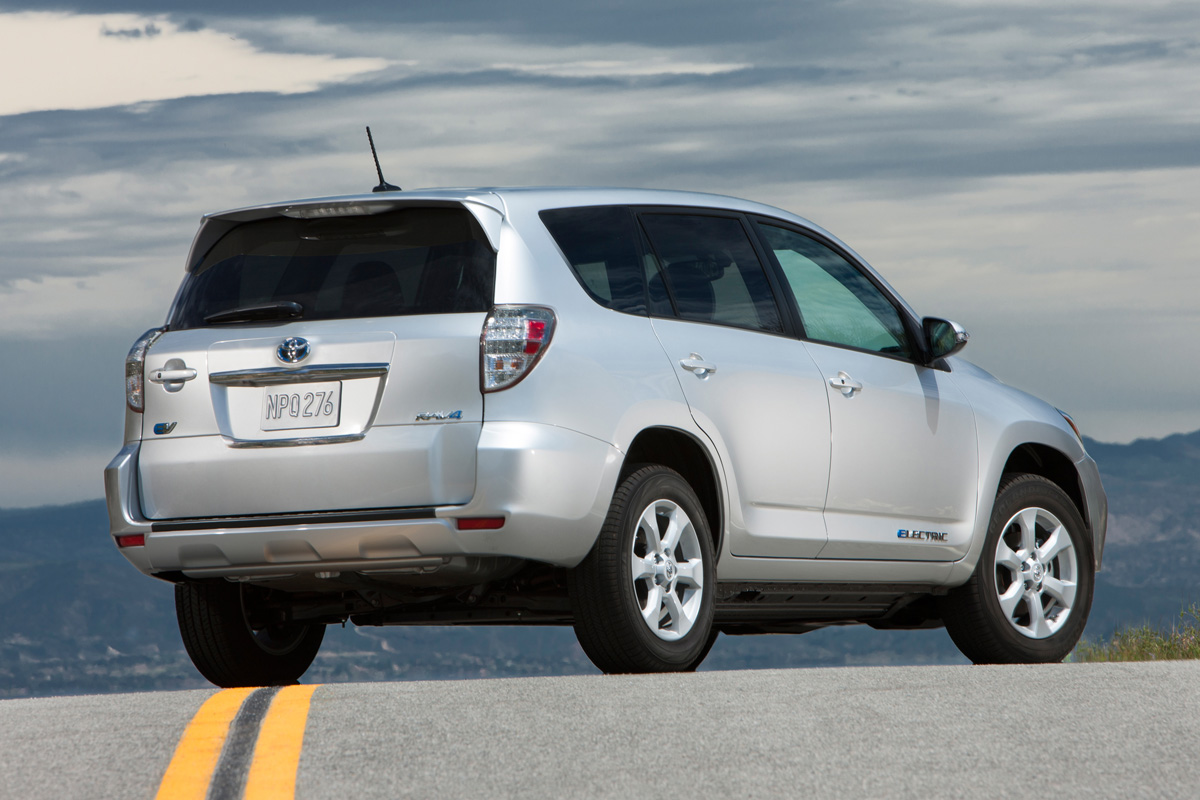 Toyota RAV4 EV rear tracking