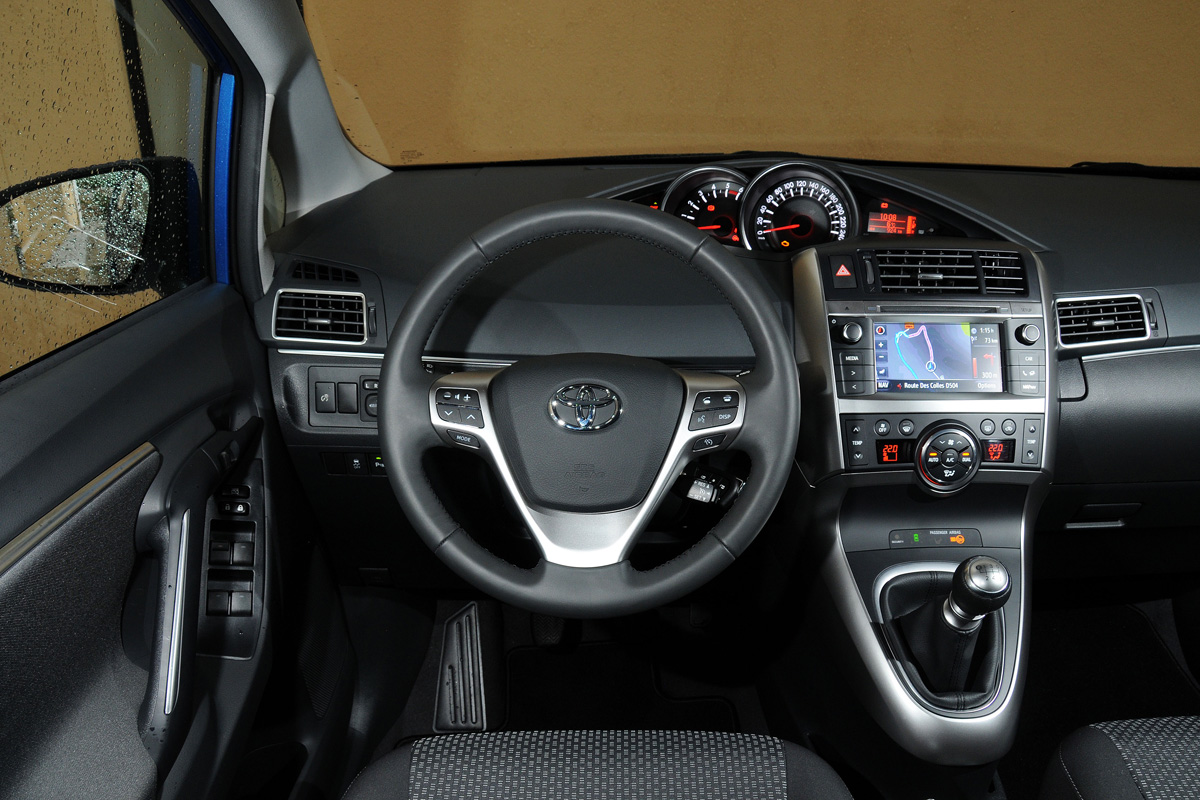Toyota Verso interior