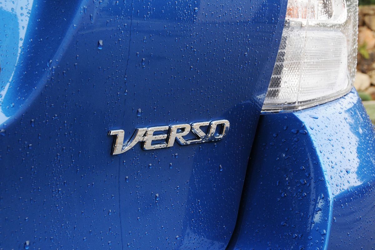 Toyota Verso badge