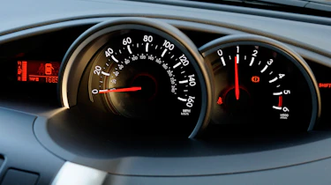 Toyota Verso 2.0 D-4D Icon dials