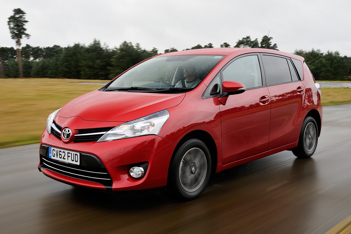 Toyota Verso 2.0 D-4D Icon rear tracking