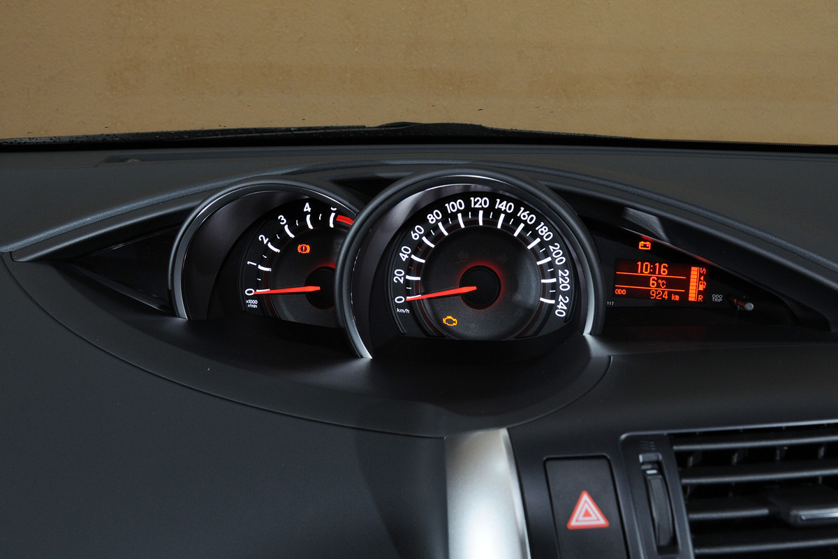 Toyota Verso dials