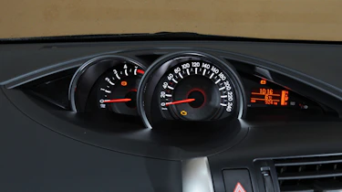 Toyota Verso dials