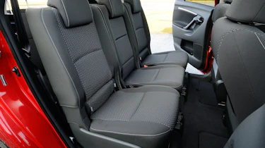 Toyota Verso 2.0 D-4D Icon seats