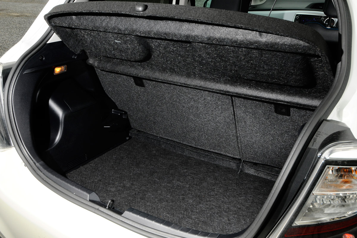 Toyota Yaris Hybrid boot