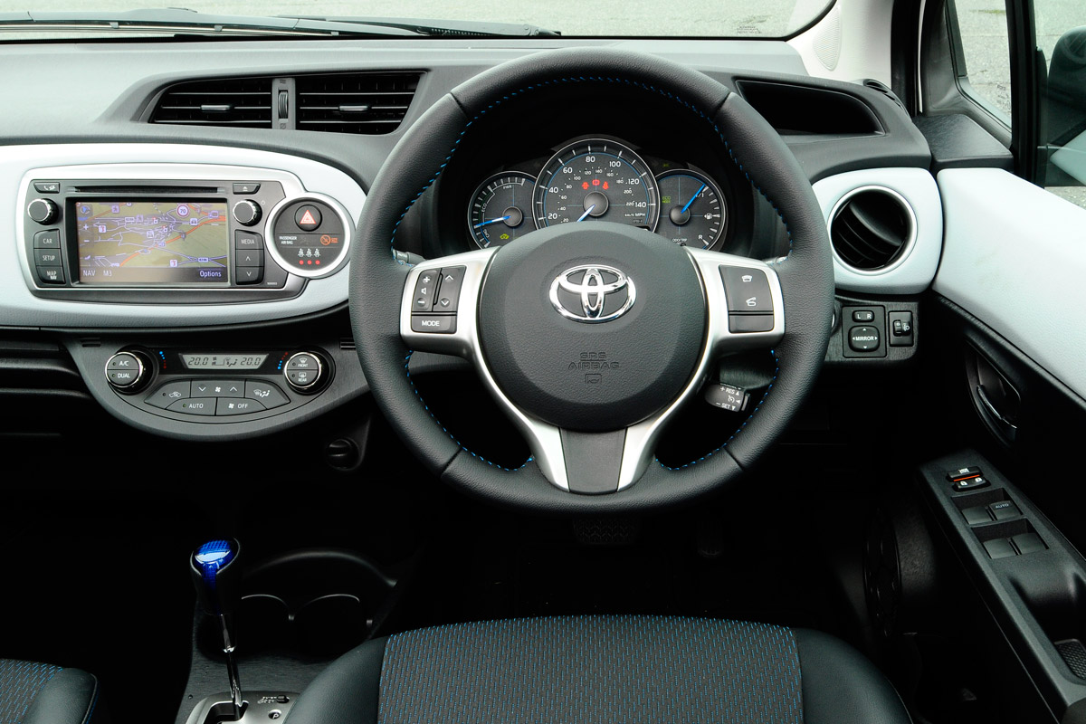 Toyota Yaris Hybrid dash