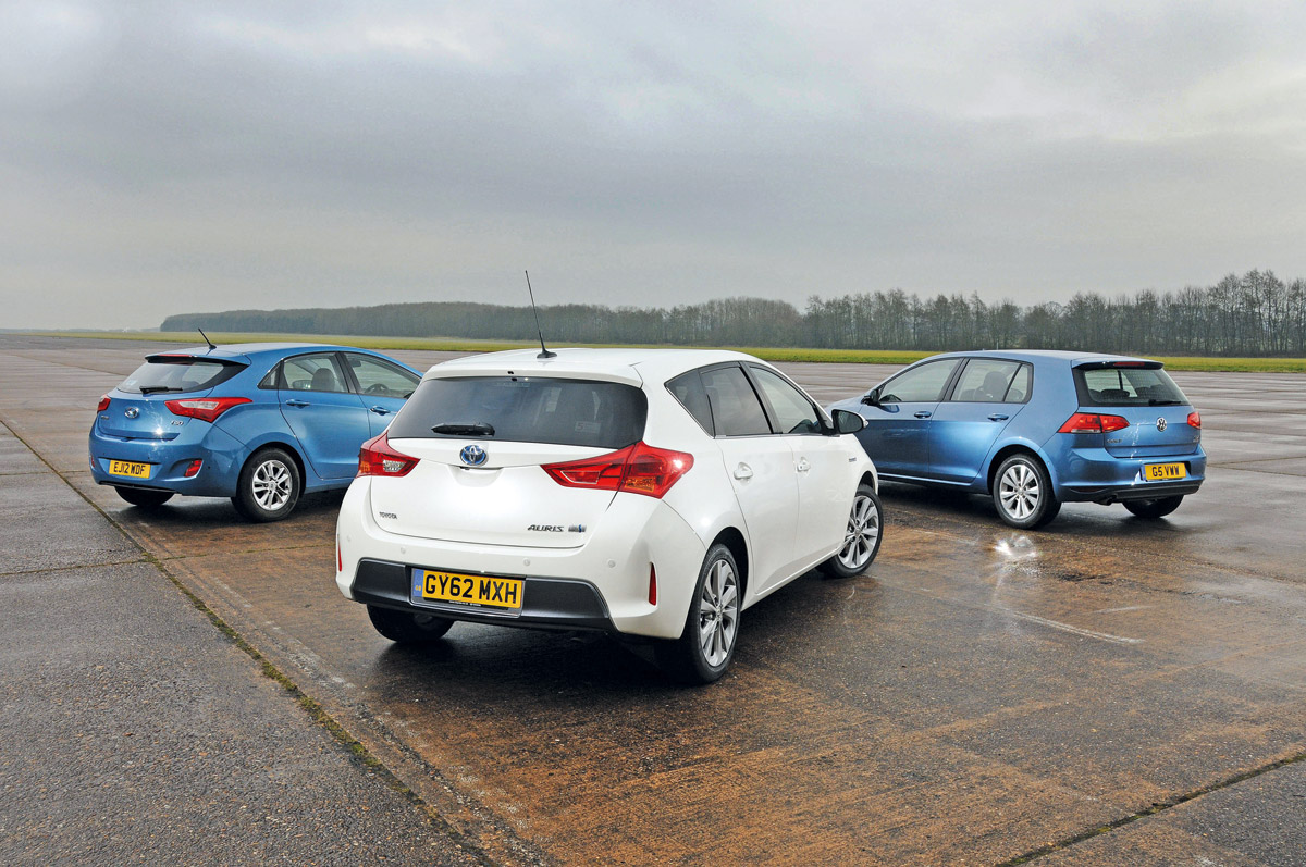Toyota Auris Hybrid vs rivals