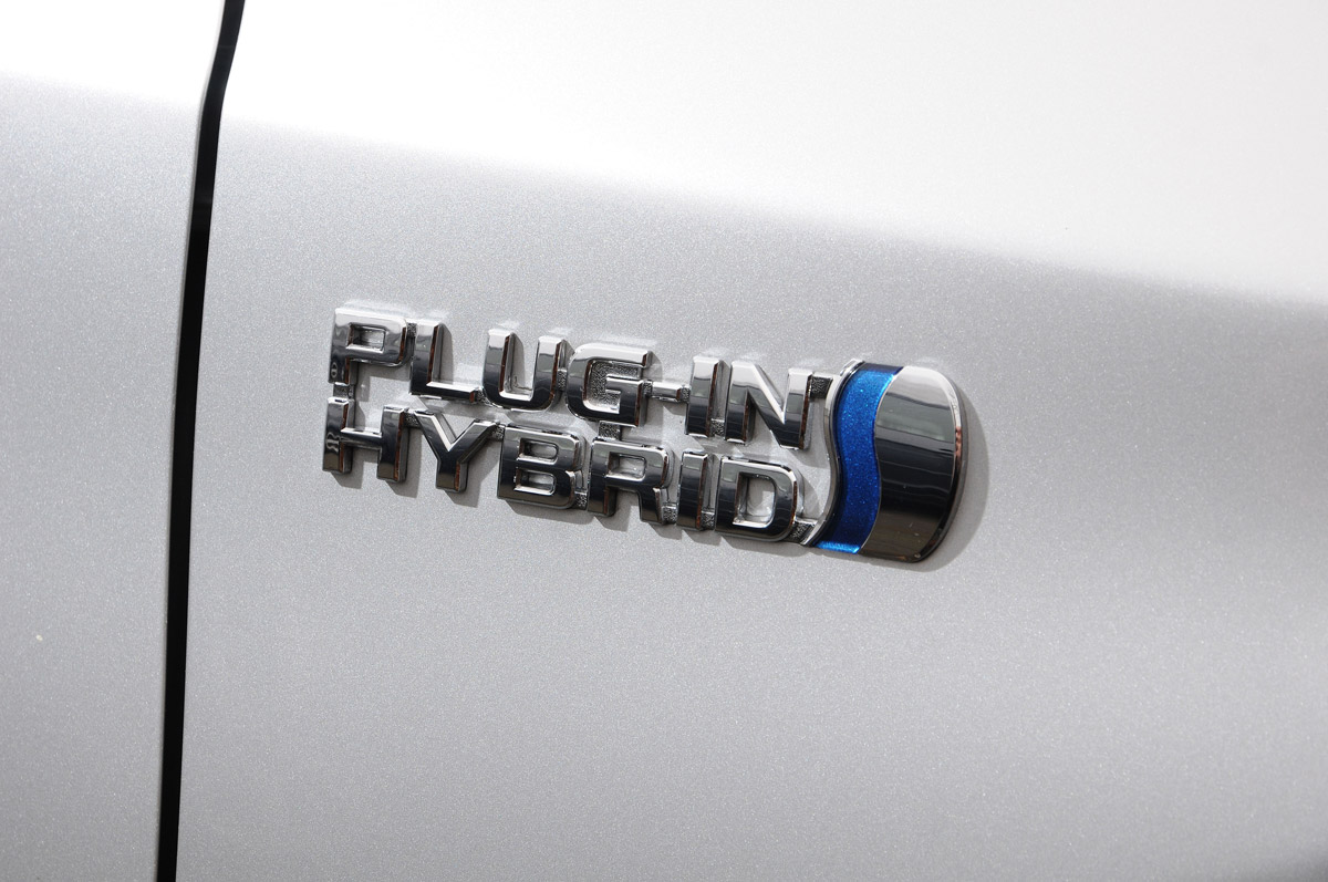 Toyota Prius plug-in 2013 badge