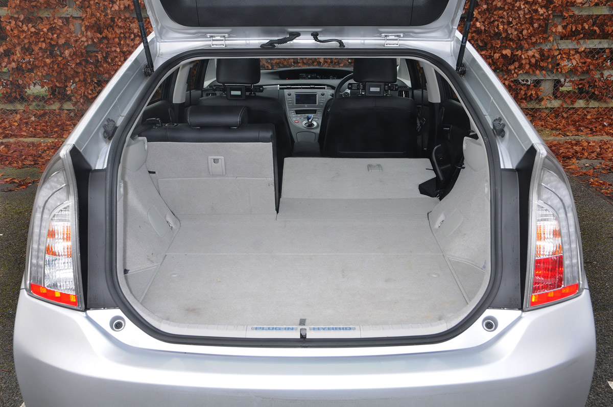 Toyota Prius plug-in 2013 boot