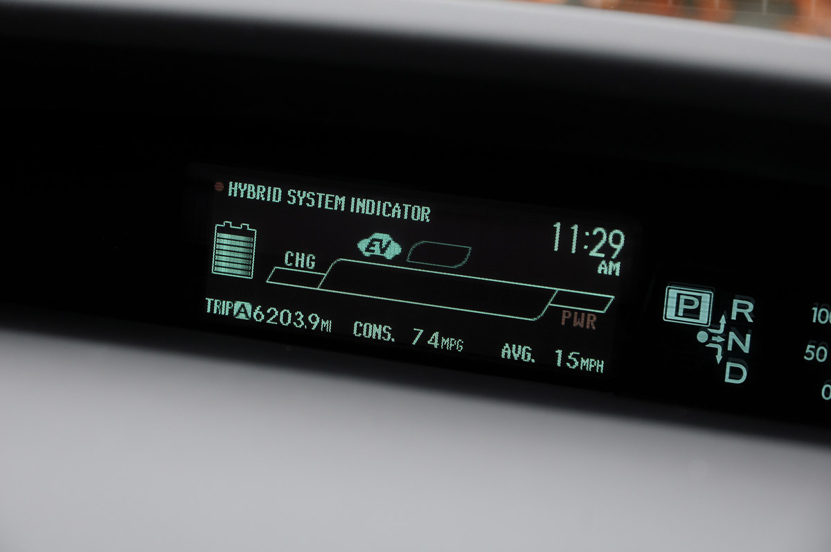 Toyota Prius plug-in 2013 display