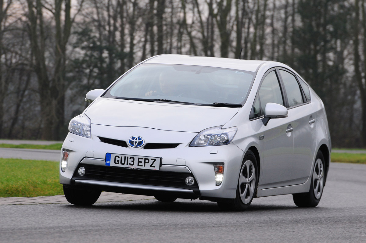Toyota Prius plug-in 2013 front action