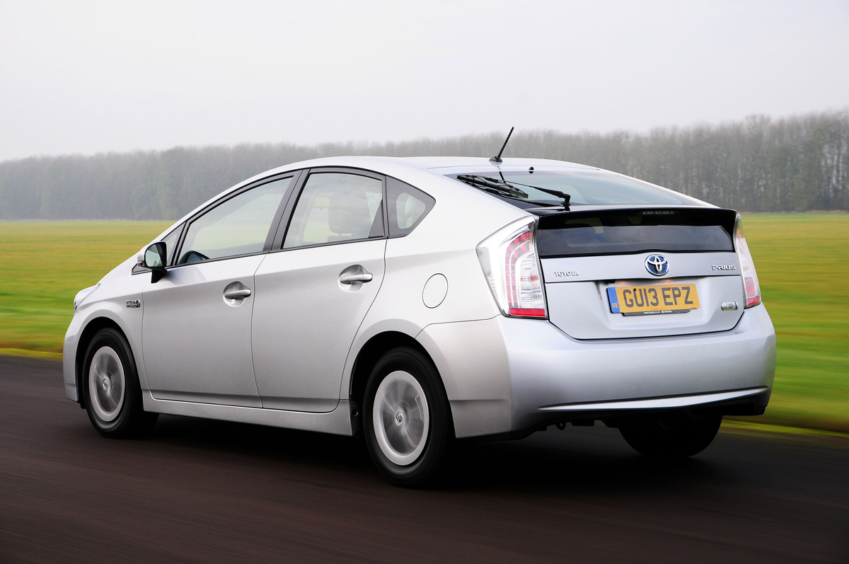 Toyota Prius plug-in 2013 rear tracking