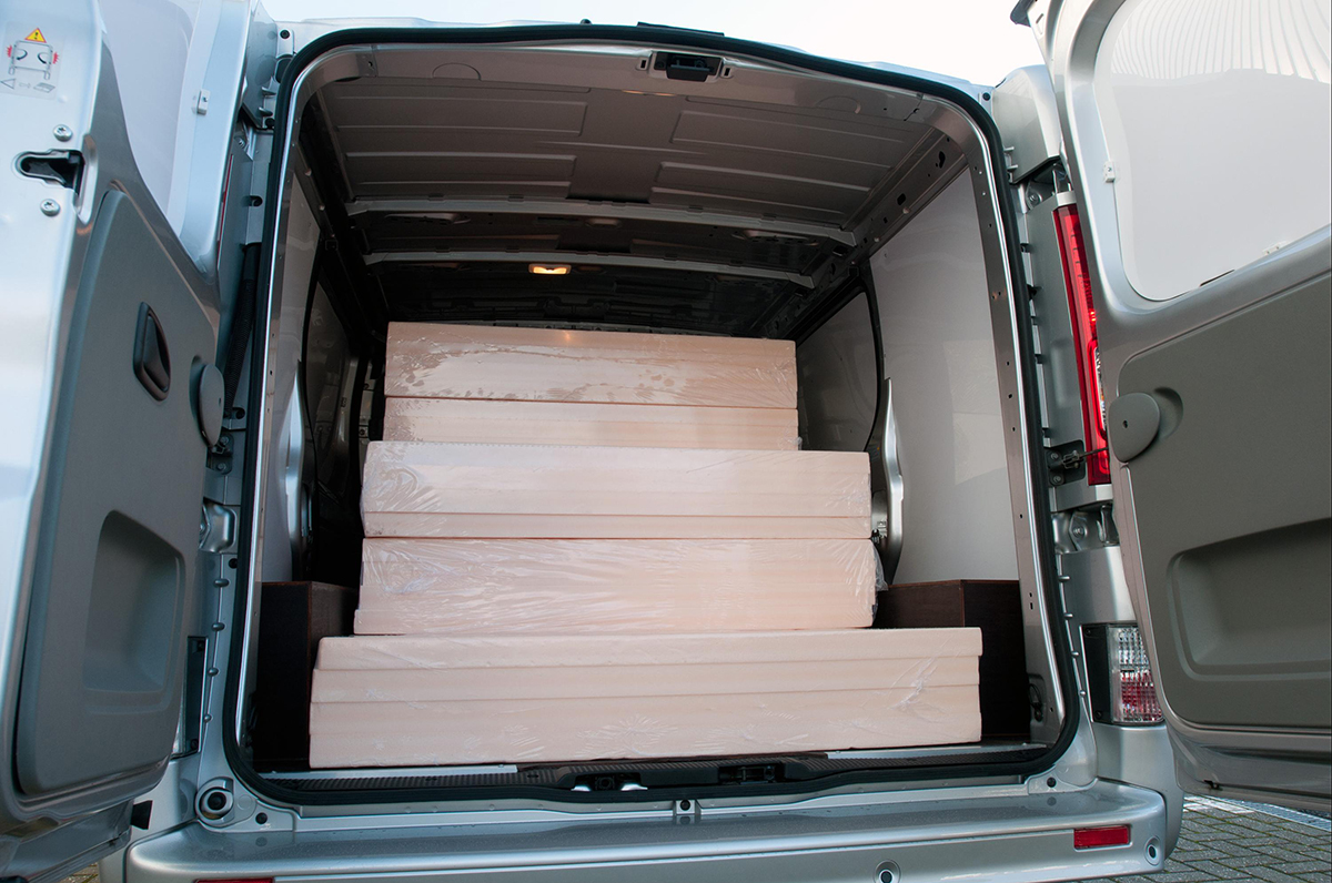 Renault Trafic cargo bed